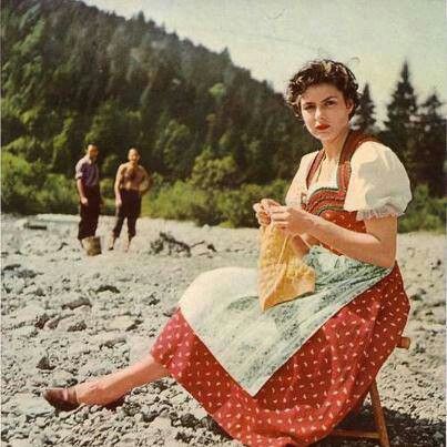 Ingrid Bergman knitting on beach